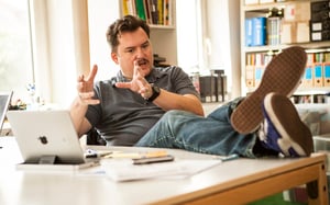 Peter-am-Tisch